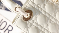 Túi Di Lady Da Bóng Khóa Vàng Size 17cm 2Box (Có hộp)