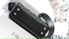 Túi Di Lady Da Lì Khóa Bạc Size 20cm Có 2 Hộp