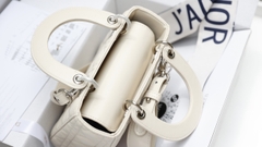 Túi Di Lady Da Lì Khóa Bạc Size 20cm Có 2 Hộp