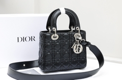 Túi Di Lady Da Lì Khóa Bạc Size 20cm Có 2 Hộp