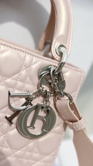 Túi Di Lady Da Lì Khóa Bạc Size 20cm Có 2 Hộp