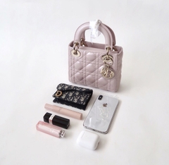 Túi Di Lady Da Lì Khóa Vàng Size 17cm Có 2 Hộp