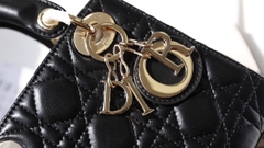 Túi Di Lady Da Lì Khóa Vàng Size 17cm Có 2 Hộp