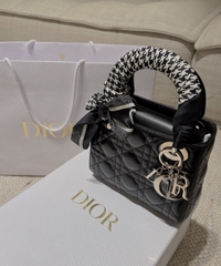 Túi Di Lady Da Lì Khóa Vàng Size 17cm Có 2 Hộp