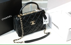 Túi X Trendy Nẹp Sắt Chữ Nổi Da Lì Khóa Vàng Size 25cm 2 Hộp