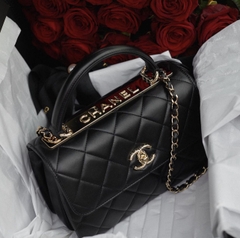 Túi X Trendy Nẹp Sắt Chữ Nổi Da Lì Khóa Vàng Size 25cm 2 Hộp