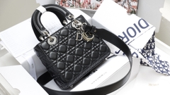 Túi Di Lady Da Lì Khóa Bạc Size 20cm Có 2 Hộp