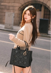 Túi Di Tote New Da Lì Khóa Vàng Size 26 Có 2 Hộp
