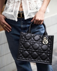 Túi Di Tote New Da Lì Khóa Vàng Size 26 Có 2 Hộp
