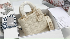 Túi Di Lady Da Lì Khóa Vàng Size 20cm Có 2 Hộp