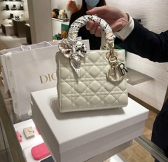 Túi Di Lady Da Lì Khóa Vàng Size 20cm Có 2 Hộp