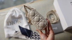 Túi Di Lady Da Lì Khóa Vàng Size 12cm Có 2 hộp