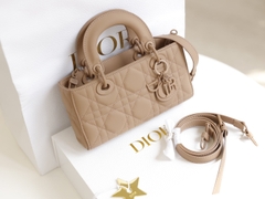 Túi Di Lady DJoy Ngang Da Lì Khóa Cùng Màu Size 22cm Có 2 hộp