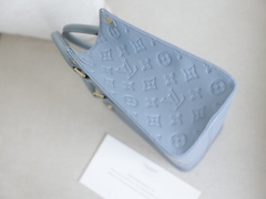 Túi L Onthego Da Bò Họa Tiết Dập Size 25cm Có 2 hộp