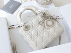 Túi Di Lady Da Lì Khóa Bạc Size 17cm Có 2 Hộp