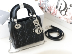 Túi Di Lady Da Lì Khóa Bạc Size 17cm Có 2 Hộp