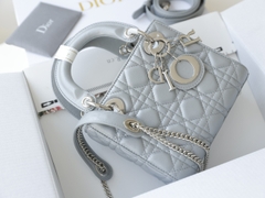 Túi Di Lady Da Lì Khóa Bạc Size 17cm Có 2 Hộp