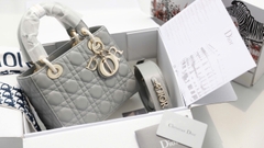 Túi Di Lady Da Lì Khóa Vàng Size 20cm Có 2 Hộp
