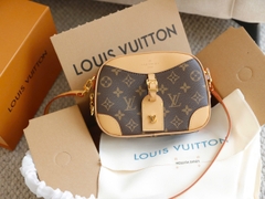 Túi L Deauville 45528 Size 20cm Có 2 hộp