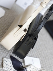 Túi Celine Triomphe Kẹp Nạch Khóa Bạc