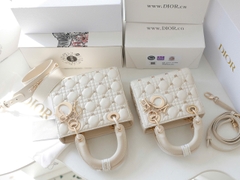 Túi D Lady Da Lì Khóa Vàng Size 20cm Charm Bướm