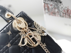 Túi D Lady Da Lì Khóa Vàng Size 20cm Charm Bướm