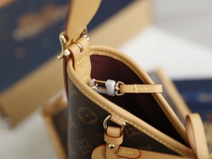 Túi xách L Carry M46203 size 29cm M46203