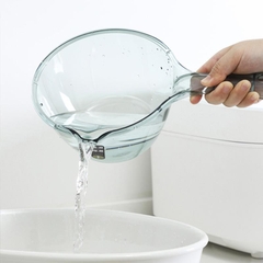 Gáo Múc Nước Bằng Nhựa Trong Suốt Có Tay Cầm Hàng Dày Dặn A4641