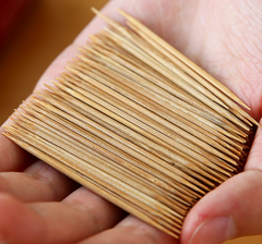Hộp 500 chiếc tăm tre carbon tăm xỉa răng nhà hàng quán ăn dùng một lần tăm tre 2 đầu L0332