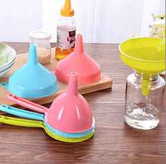 Phễu Nhựa Rót Chất Lỏng Mini Đa Năng – Phễu Rót Dầu Ăn, Phụ Gia, Nước, Phễu Lọc Nhà Bếp A1622