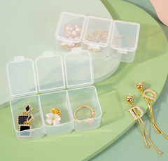 Hộp thuốc có bao bì riêng dành cho người cao tuổi, bao gồm lời nhắc uống thuốc ba lần một ngày (sáng, trưa và tối) A1732