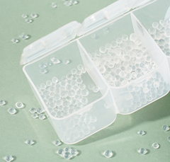 Hộp thuốc có bao bì riêng dành cho người cao tuổi, bao gồm lời nhắc uống thuốc ba lần một ngày (sáng, trưa và tối) A1732