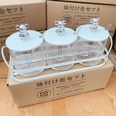 Khay 3 Hũ Đựng Gia Vị Nắp Gấu Kèm Thìa Trong Suốt ,Lọ Gia Vị Bằng Nhựa Cao Cấp A2361