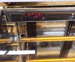 Tủ trưng bày bánh kính cong cho quán cafe DH-900 giá tốt