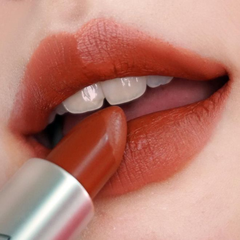 Son MAC Matte Lipstick #602 Chili màu đỏ gạch trẻ trung, cá tính và quyến rũ