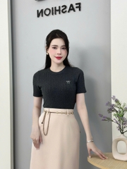Áo Len Cộc Tay Thêu Nơ UK Fashion Công Sở Nữ Nữ Tính, Thanh Lịch Vải Mềm Mịn UKFAL2410002