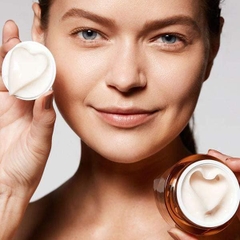 Kem dưỡng đa chức năng, chống lão hóa Estee Lauder Revitalizing Supreme+