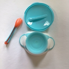 Bát ăn dặm chống đổ kèm nắp và thìa cảm ứng nhiệt (Màu Xanh) - UP5001WX