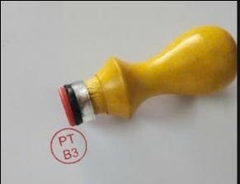Con dấu cán gỗ