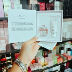 Sét Nước Hoa Mini Miss Dior Blooming Bouquet 5ml + body lotion 20ml