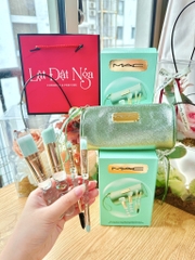Bộ Cọ Trang Điểm Kèm Túi Mac Brush With Fate Brush Essentials Kit