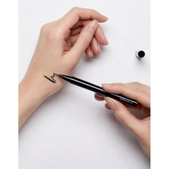 Kẻ Mắt Nước MAC Brushstroke 24-Hour Liner