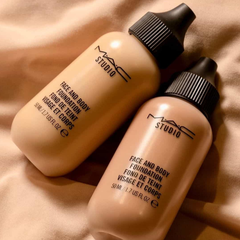 Kem Nền MAC Studio Face And Body Foundation 120ml - Màu C1