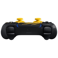 Tay cam PS5 DualSense Wolverine Battle Yellow mat sau