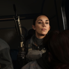 Nhân vật nữ cầm vũ khí trong Call of Duty Modern Warfare 4 PS5
