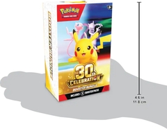 Pokémon TCG 30th Celebration Booster Bundle – góc nghiêng hộp sản phẩm