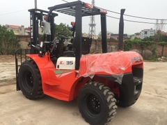 XE NÂNG ĐỊA HÌNH