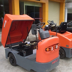 Xe kéo hàng chạy điện