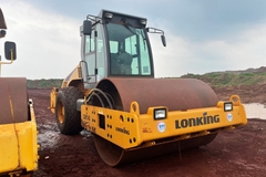 Xe lu rung Lonking CDM514B Tải trọng 14 tấn, lực rung 29 tấn