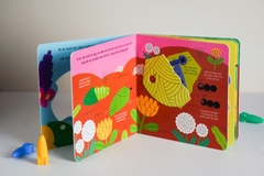 Sách tương tác cho bé - Thế giới nhỏ động đậy - Đinh Tị Books